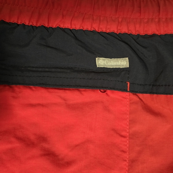 Columbia Shorts Red and Navy - Picture 4 of 4